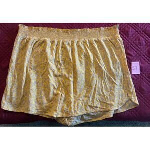 S7 Old Navy yellow floral 4x shorts